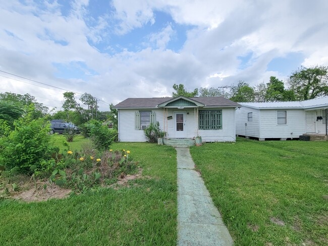 Building Photo - 409 N Parrish St