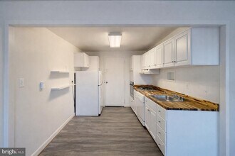 Building Photo - 10201 Grosvenor Pl