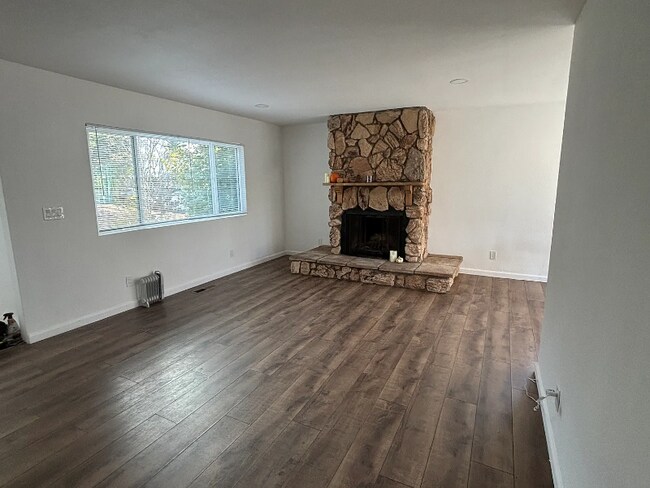 Foto del edificio - 118 W 8th Ave