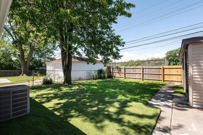 Building Photo - 1486 Burnham Ave