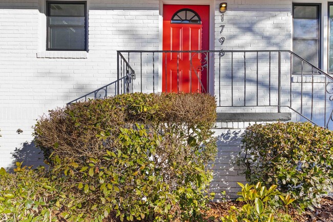 Building Photo - Historic Gresham Park Home