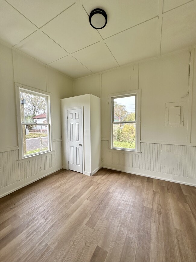 Building Photo - 1520 Avenue G