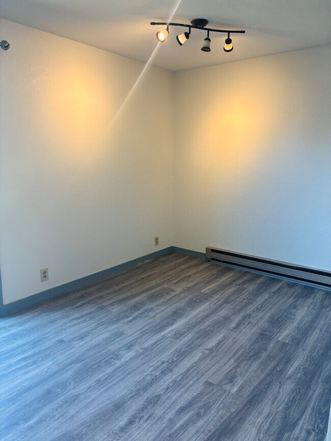 Foto del edificio - 3BR condo w/ garage & private yard