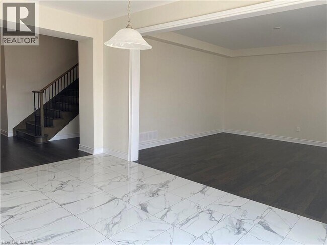 Building Photo - 142 David St