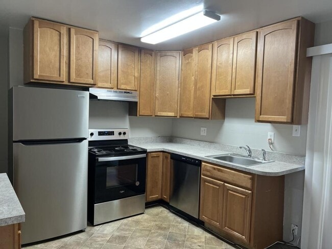 Building Photo - 1445 Chatham Ct
