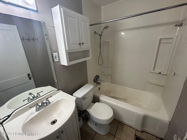 Building Photo - 735 Compton St