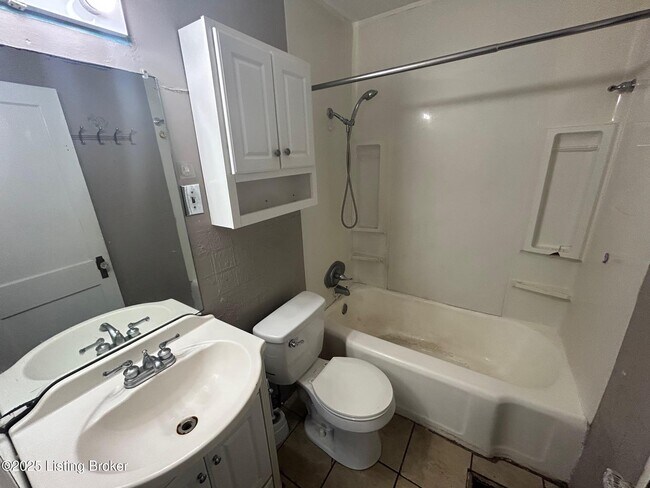 Foto del edificio - 735 Compton St