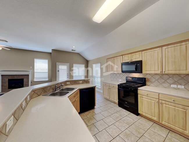 Building Photo - 214 Autumn Creek Ln