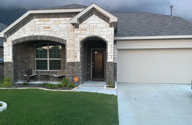 Foto del edificio - 2130 Clarion Dr