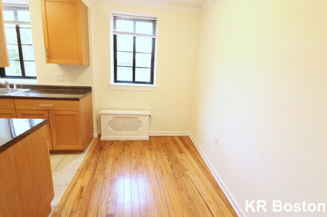 Building Photo - 44 Brattle St