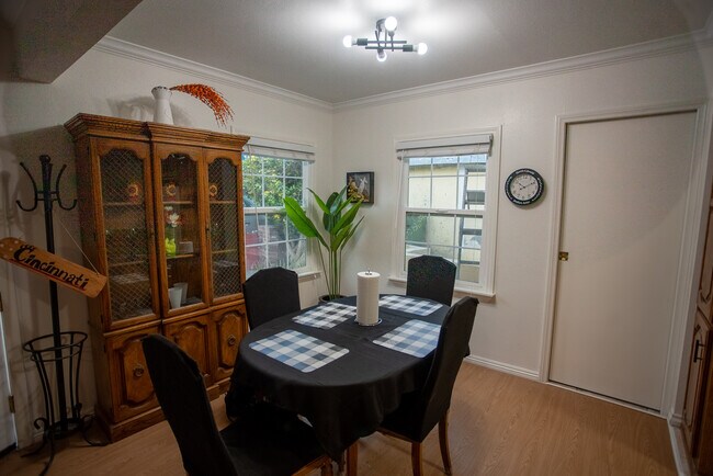 Comedor - 4271 Rosilyn Dr