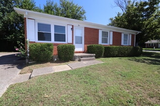 Building Photo - 212 Foxwood Dr