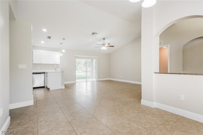 Foto del edificio - 1018 Card St E