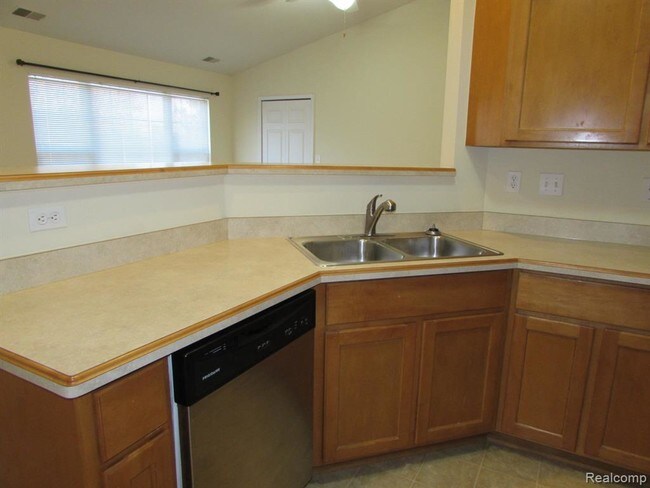 Foto del edificio - 27239 Hidden Oaks Dr