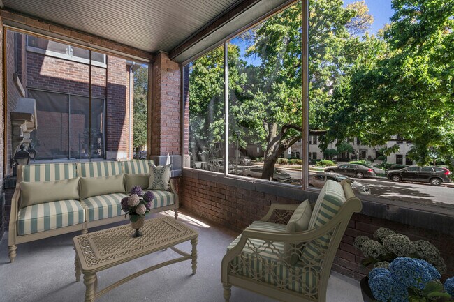 Foto del edificio - 323 Wisconsin Ave