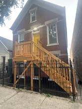 Building Photo - 2646 W Cullerton St