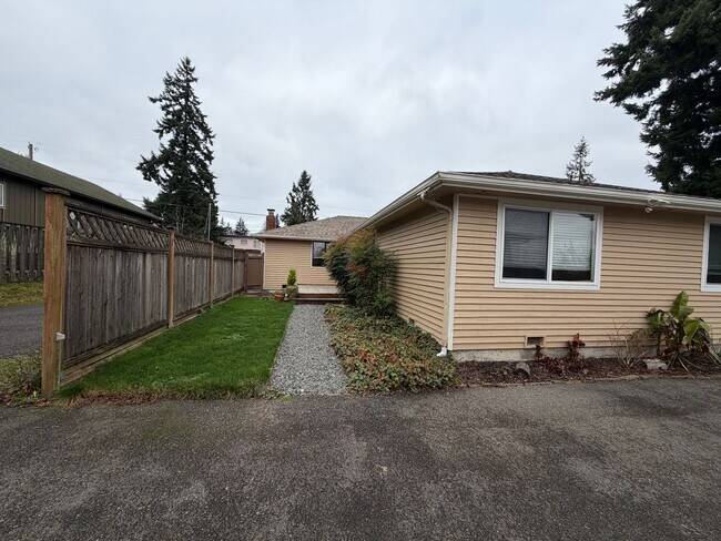Foto del edificio - Charming Everett Rambler — 3 Bedrooms + Bonus Room