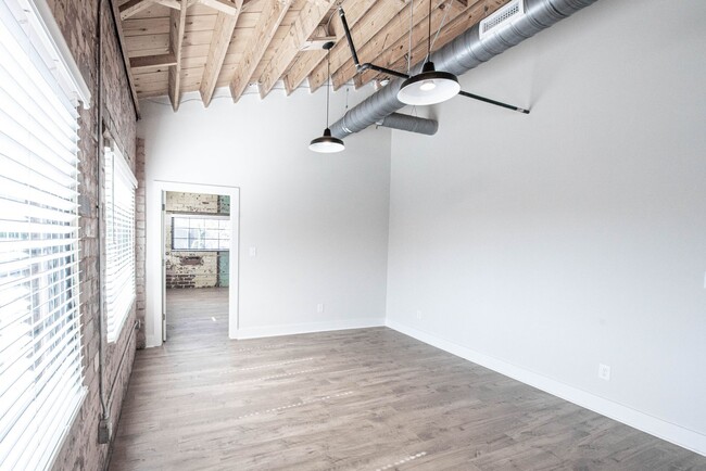 Foto del edificio - Apartments Now Available @ The Rink!