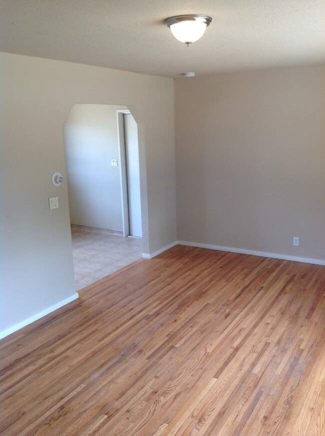 Foto del edificio - Available Soon!