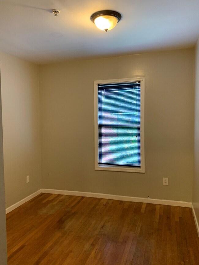 Building Photo - 249 Inslee Pl