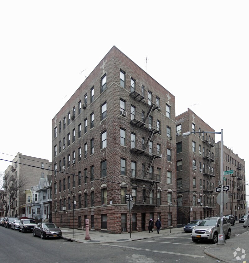 Primary Photo - 333-335 E 209th