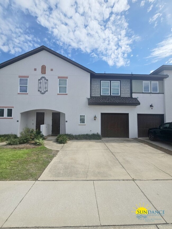 Building Photo - Destin Oaks Townhouse with Community Pool!