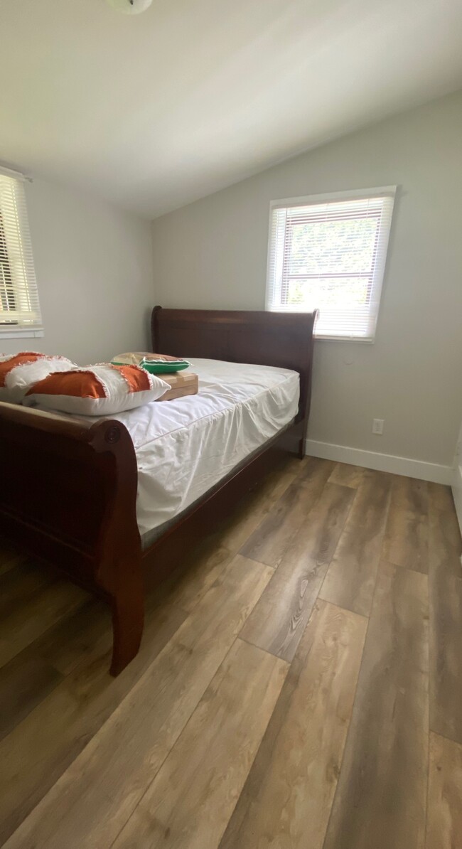 Foto del edificio - 404 Meadowview Dr