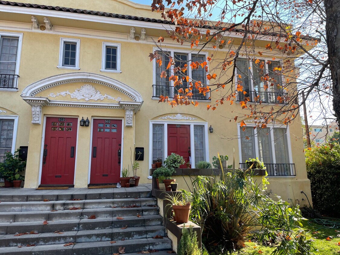 Facade - 500 N Heliotrope Dr