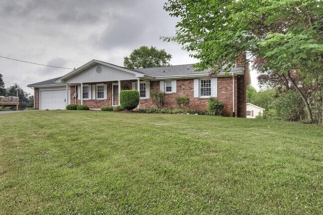 Building Photo - 2106 Knob Creek Rd