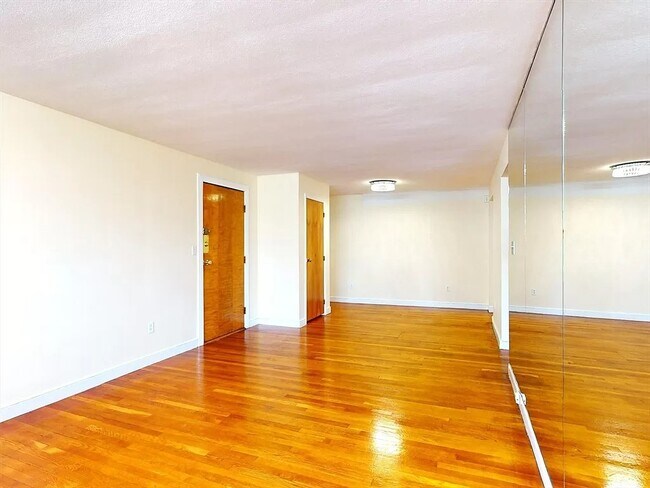 Foto del edificio - 14 Commonwealth Ct