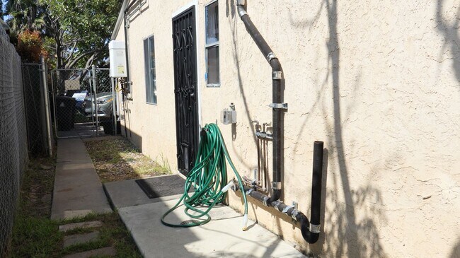 Foto del edificio - Single level duplex 2 br 1 ba in Chula Vista CA