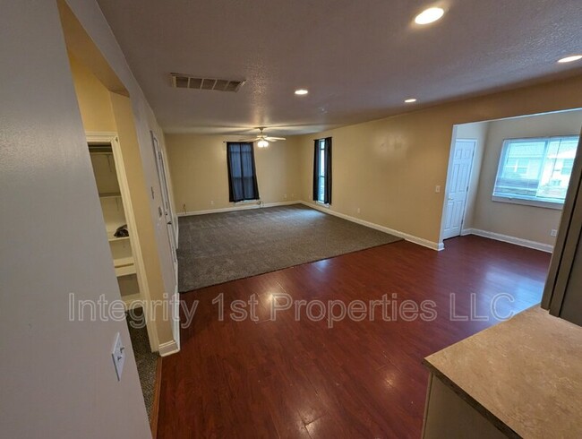 Foto del edificio - 425 E Broadway Ave
