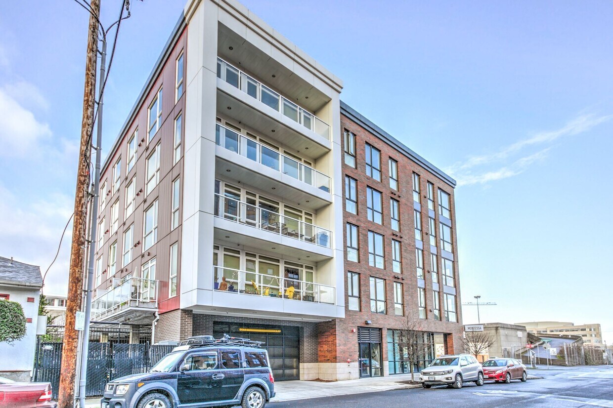 Primary Photo - Stylish NW Studio w HUGE SAVINGS Ready NOW!