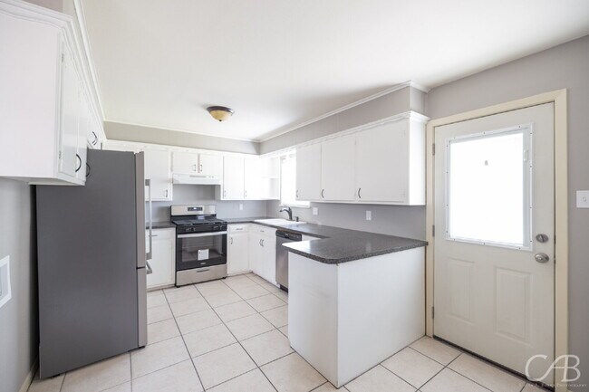 Foto del edificio - For  Lease