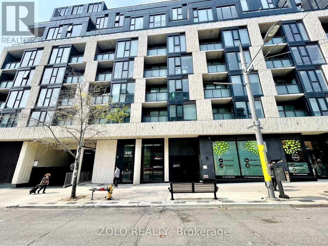 Photo principale - 840-840 St Clair Ave W
