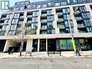 Building Photo - 840-840 St Clair Ave W