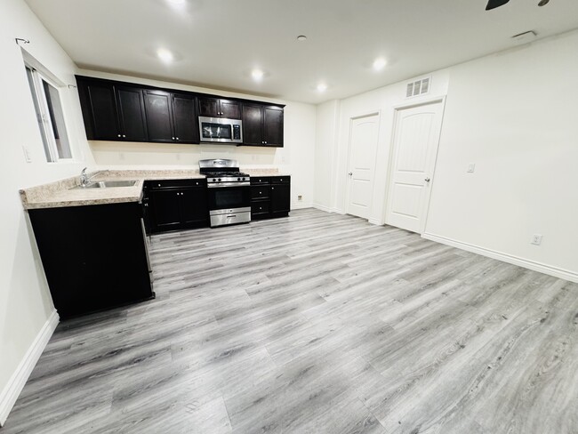 Building Photo - 1225 Corte del Sol