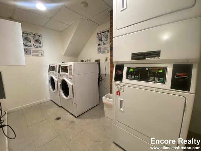 Building Photo - 111 Park Dr