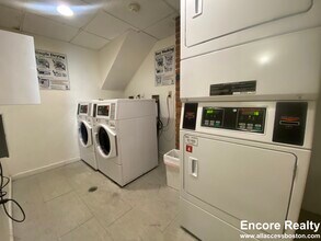 Building Photo - 111 Park Dr