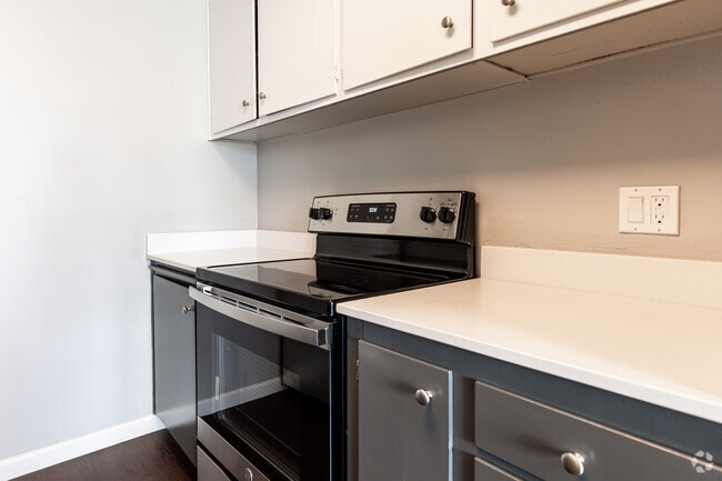 2BR, 1BA - 850SF - University Park