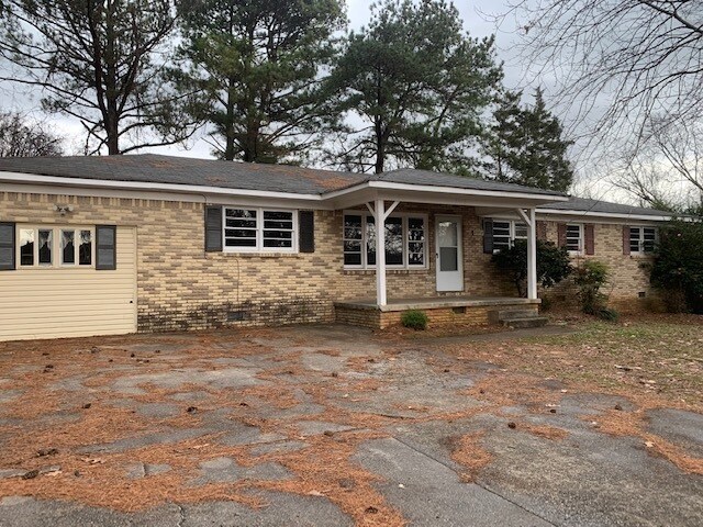 Primary Photo - Large Home in NW Huntsville