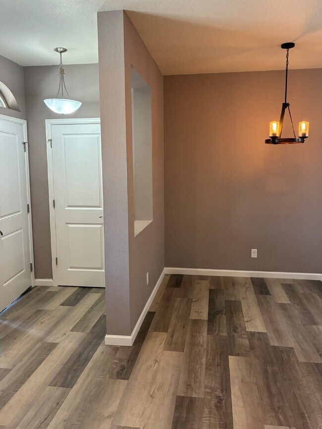 Foto del edificio - 9077 E Phillips Ln