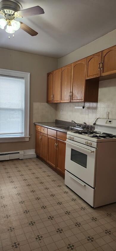 Kitchen - 31 N Evarts Ave