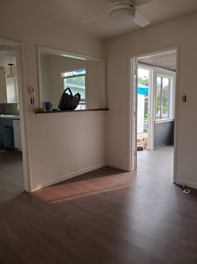 Dining Area - 1475 Rubenstein Ave