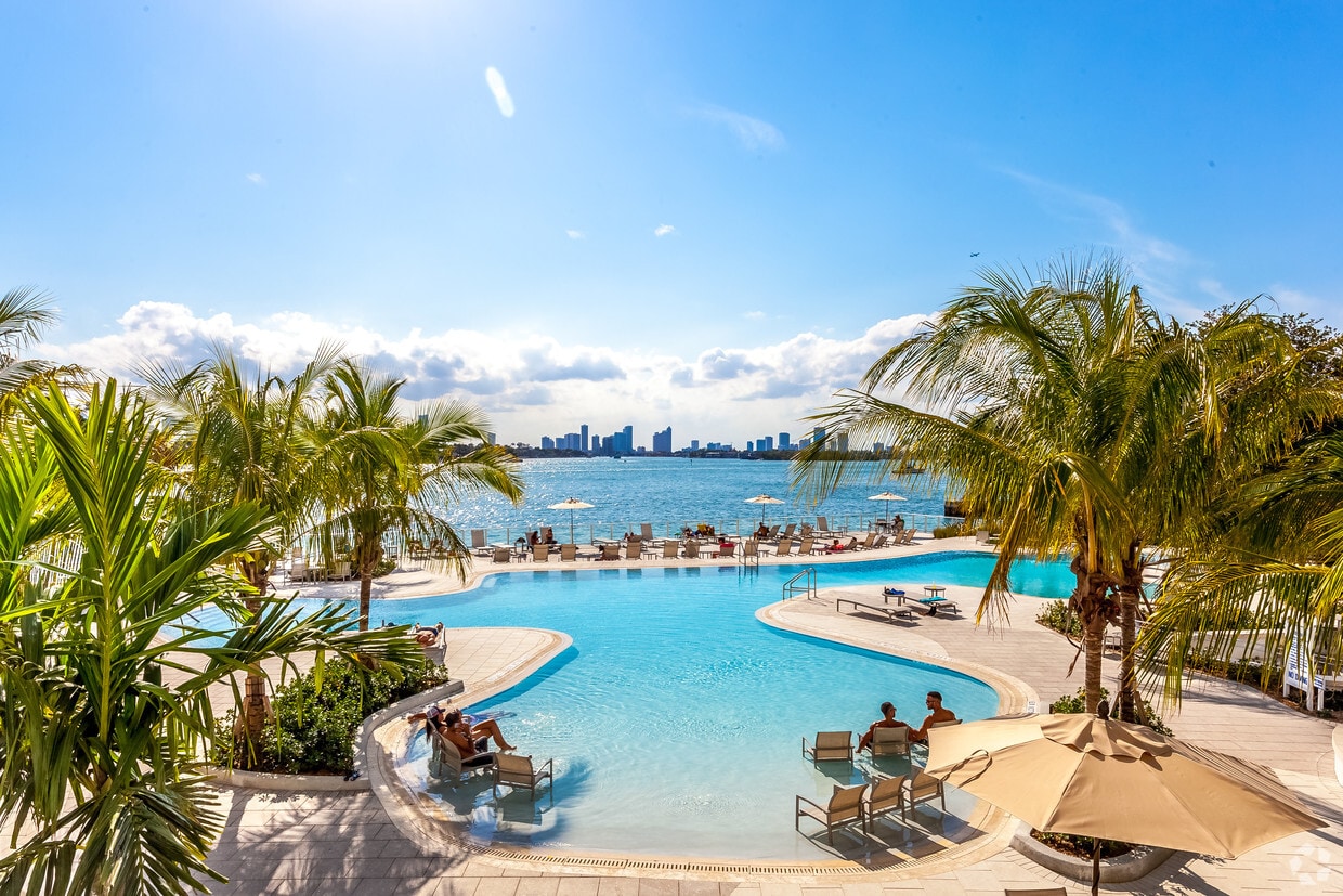 900 West Ave, Miami Beach, FL 33139