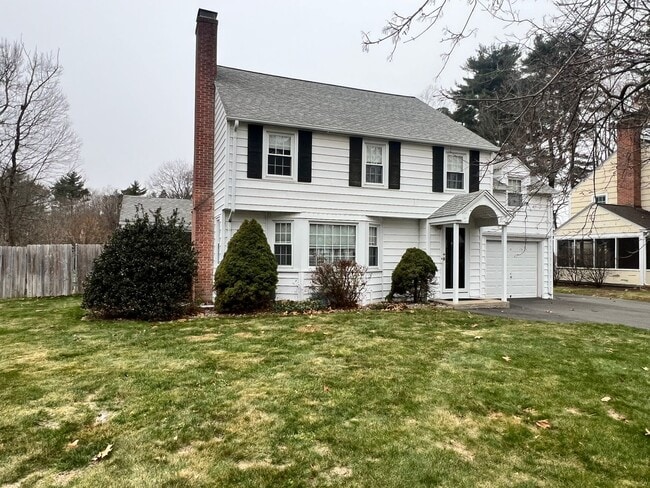 Photo - Beautiful, Single Family Colonial for Rent in Springfield! House