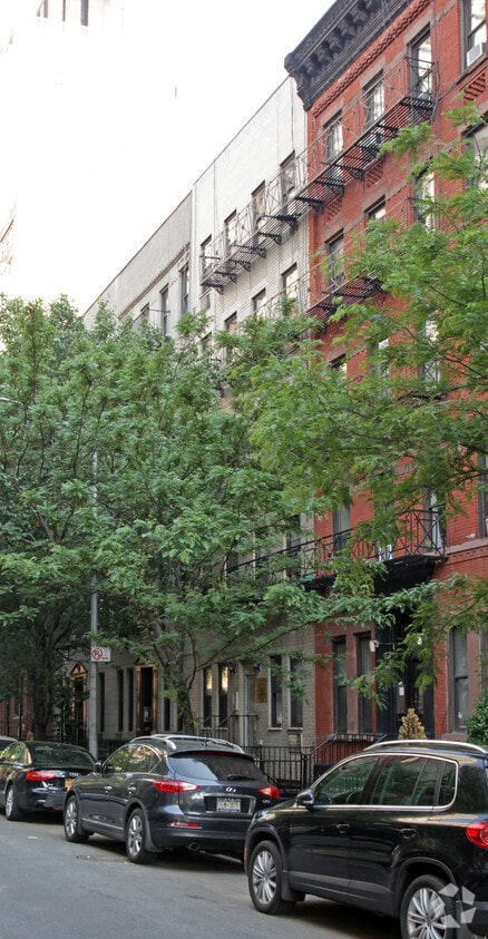 Primary Photo - 417 E 81st St