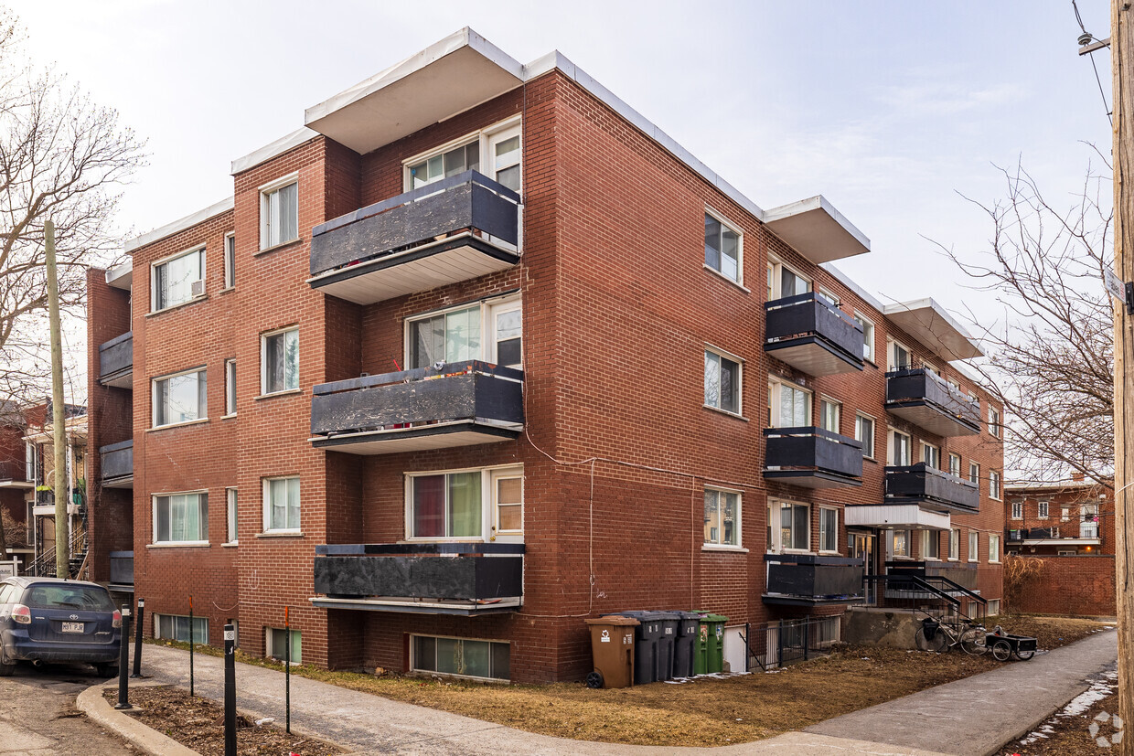 Primary Photo - 5860 Av Des Érables