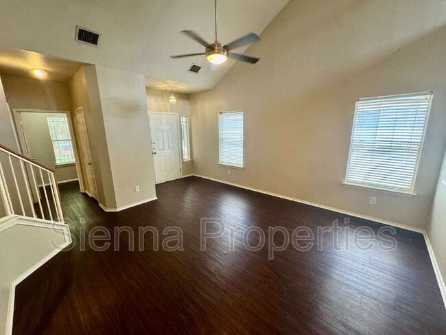 Building Photo - 295 Strawn