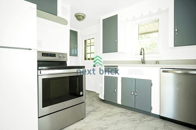 Building Photo - 2 BED 1 BATH SINGLE FAMILY HOUSE FOR RENT